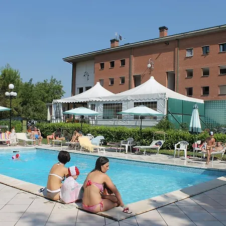 La Piscina Aparthotel 3*