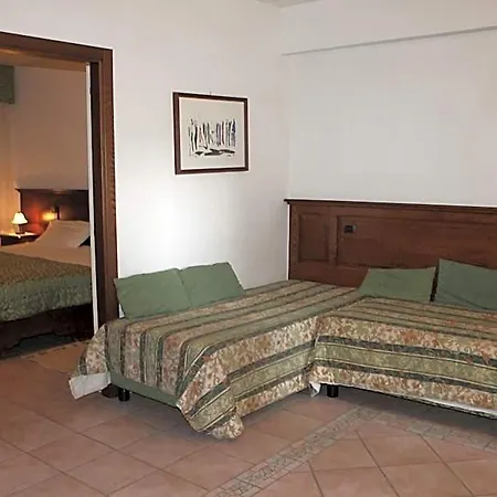 La Piscina 3*