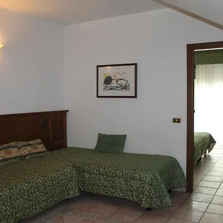 La Piscina Aparthotel 3*