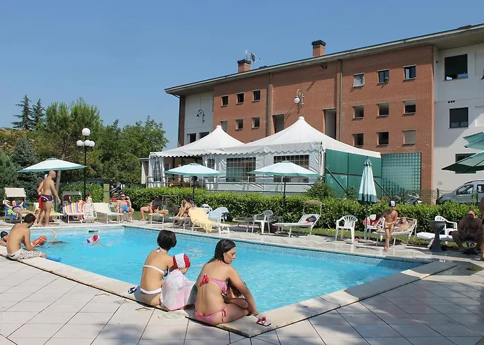 La Piscina Aparthotel 3*